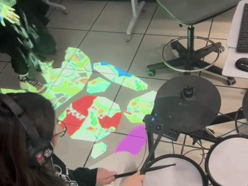 For the final version, the visuals were affected by the velocity of the hit of a drum part.
This allowed for a more noticeable difference in the hue shift and a better connection between the musician’s actions and the visuals. However, it was not drum part independent, meaning all the drum parts created the same change (only dependent on velocity.)